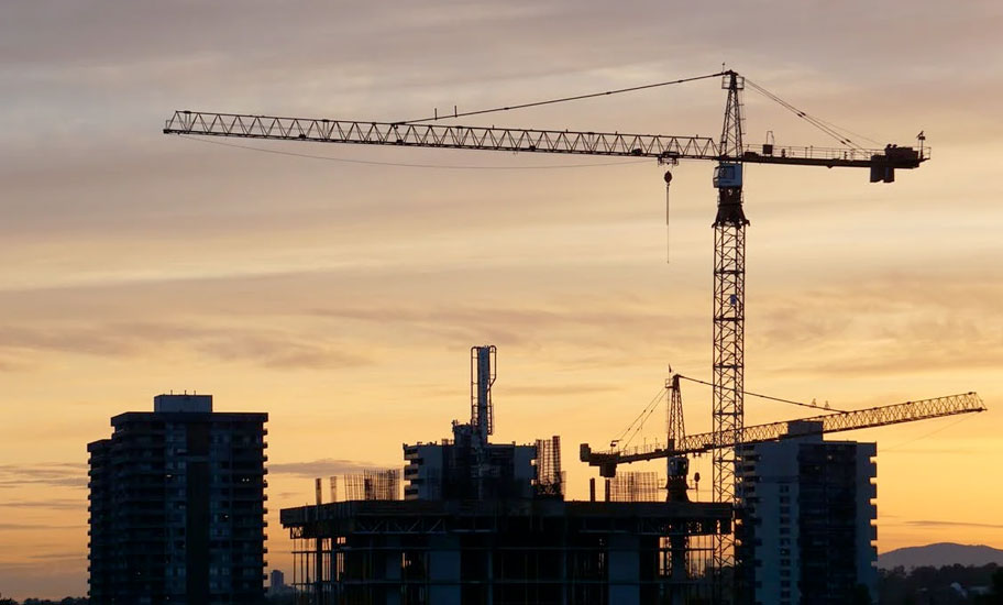 Construcción de tipo industrial con grúas