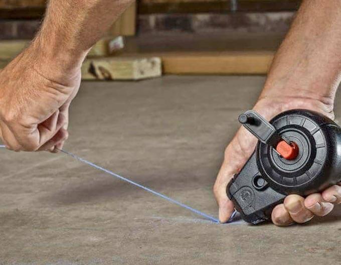 Tiralineas para crea guías rectas, conocida también como bota de marcar.