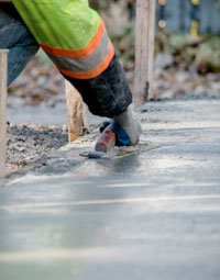 Alisado de cemento gris con llana