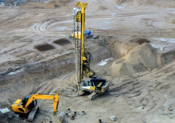 Equipo de perforación y escavadora