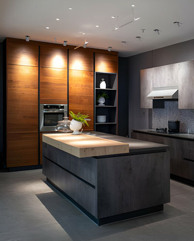 Cocina moderna con mobiliario de concreto y madera