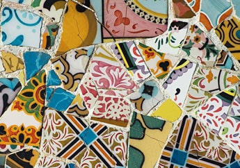 Piezas de mosaicos con distintos patrones