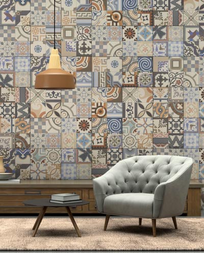 Sala con pared al fondo hecha de mosaicos calcáreos