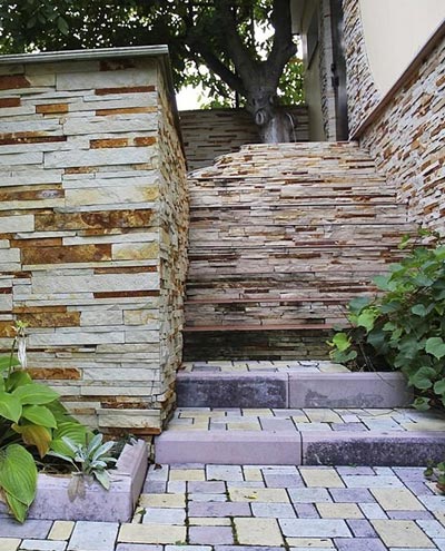 Paredes exteriores hechas con piedra laja