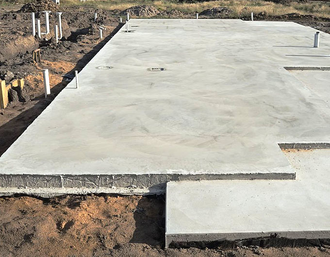 Emparrillado listo para la construcción de una losa en una obra comercial