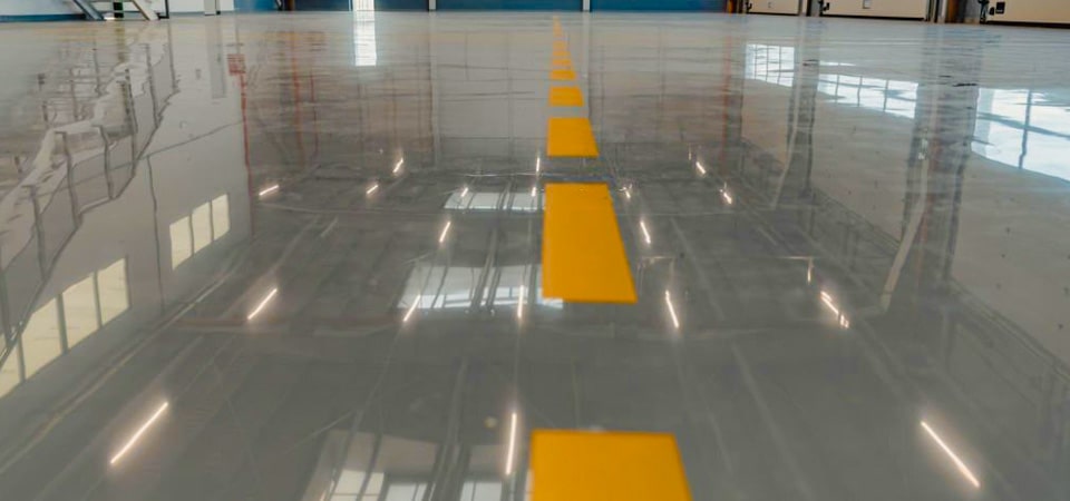 Pisos de mortero epóxico autonivelante con propiedad antiderrapante